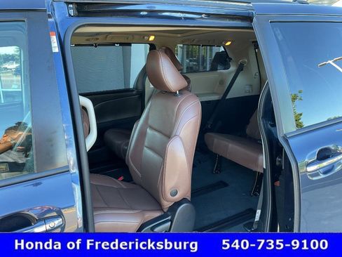 Used 2020 Toyota Sienna Limited Premium w/ Carpet Mat Package AWD/4WD image 31