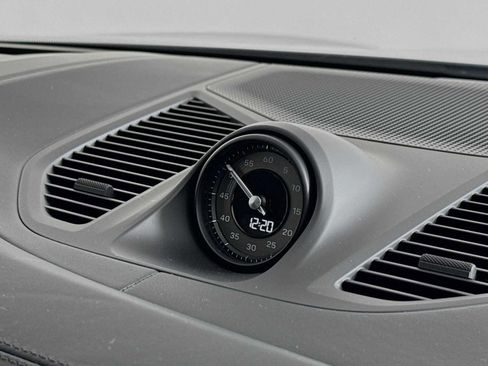 Used 2025 Porsche Cayenne Turbo AWD/4WD image 24