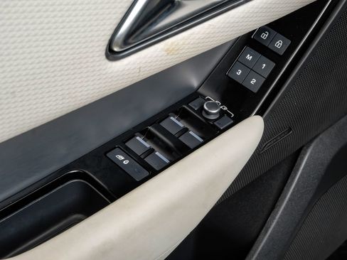 Used 2023 Land Rover Range Rover Velar R-Dynamic S image 46