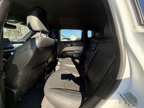 Used 2025 Jeep Compass Limited image 27