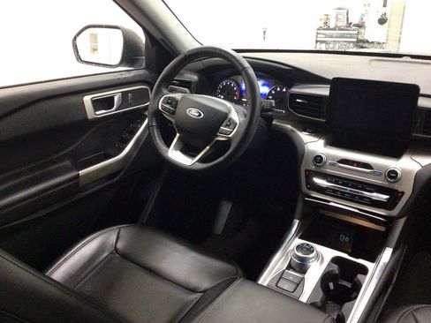 Used 2022 Ford Explorer XLT w/ Equipment Group 202A image 14