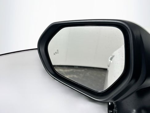 Used 2025 Toyota Camry SE image 16