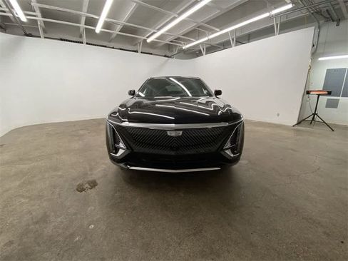 Certified 2024 Cadillac Lyriq Luxury w/ Nappa Leather Package image 9