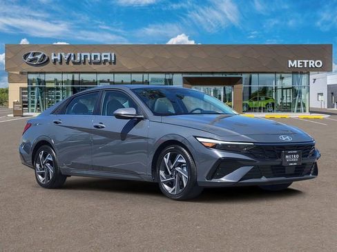 Used 2025 Hyundai Elantra Limited FWD image 1