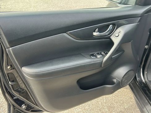 Used 2019 Nissan Rogue SV AWD/4WD image 9