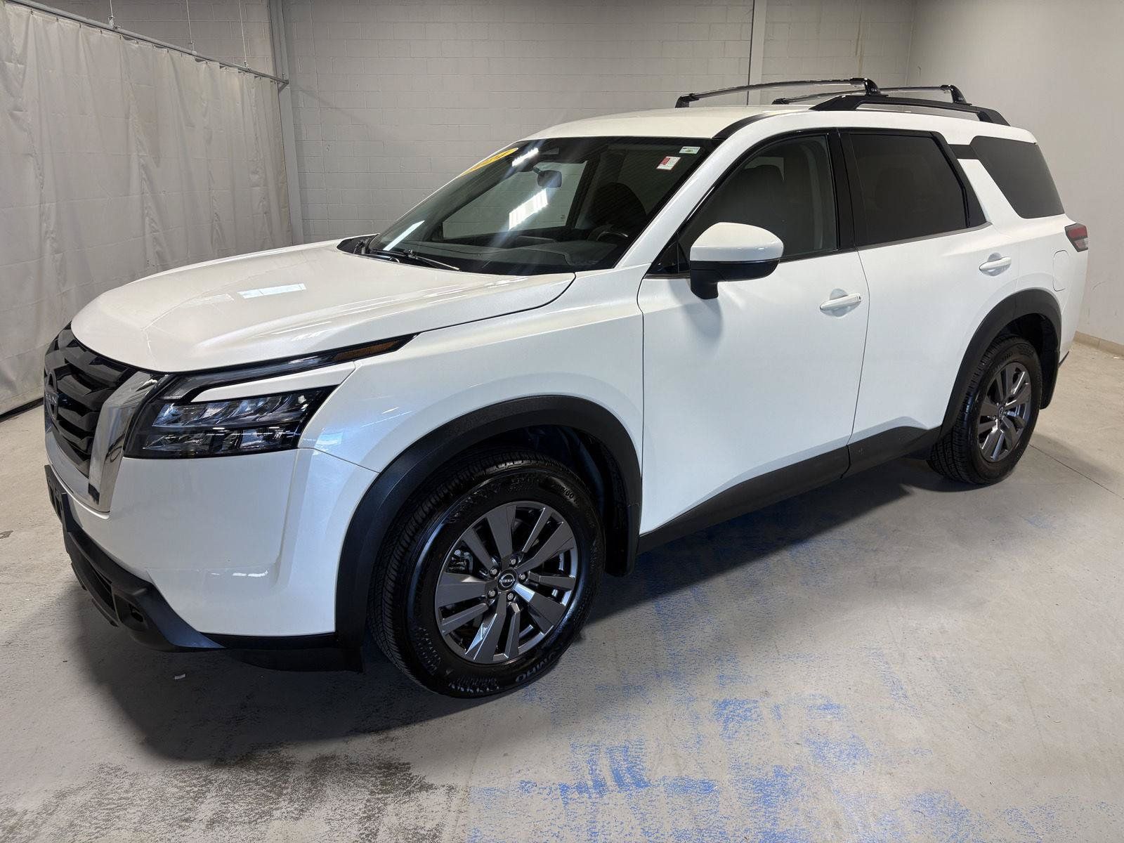 Used 2024 Nissan Pathfinder SV AWD/4WD image 1