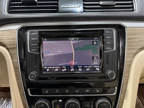 Used 2018 Volkswagen Passat 2.0T SE FWD image 14