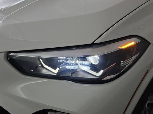 Used 2020 BMW X5 xDrive40i w/ M Sport Package image 33