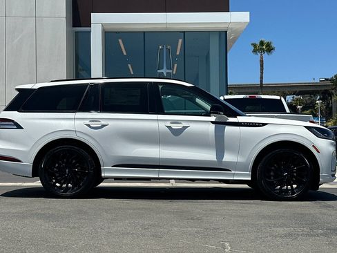 New 2026 Lincoln Aviator Reserve AWD/4WD image 2