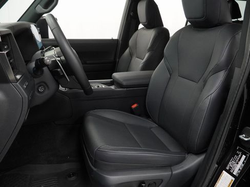 Used 2025 Lexus GX 550 w/ Accessory Package (2T) image 16