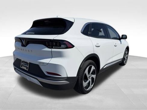 New 2025 VinFast VF 8 Eco image 7