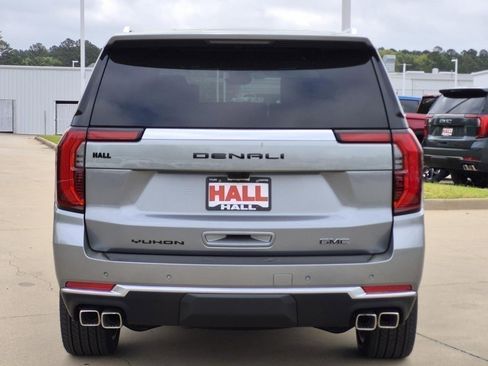 New 2026 GMC Yukon XL Denali w/ Denali Reserve Package AWD/4WD image 4