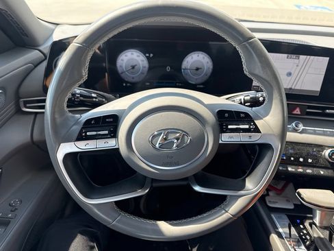 Used 2023 Hyundai Elantra SEL w/ Convenience Package FWD image 2