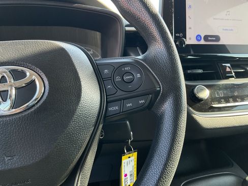 Used 2025 Toyota Corolla LE FWD image 36