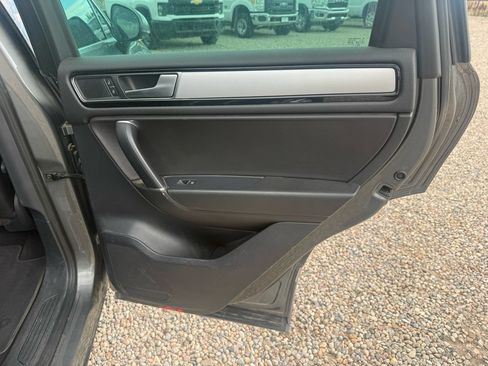 Used 2016 Volkswagen Touareg Sport AWD/4WD image 19