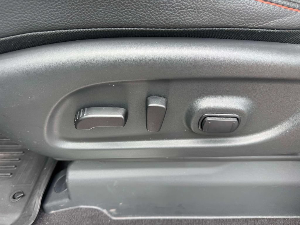 Used 2024 Nissan Titan PRO-4X w/ Pro-4x Convenience Package AWD/4WD image 17