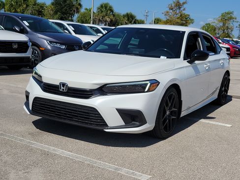 Used 2023 Honda Civic Sport image 3