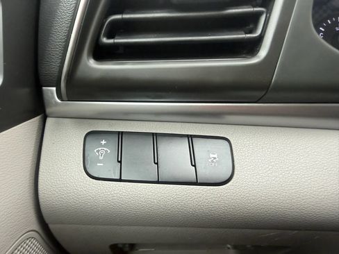 Used 2019 Hyundai Elantra SE FWD image 17