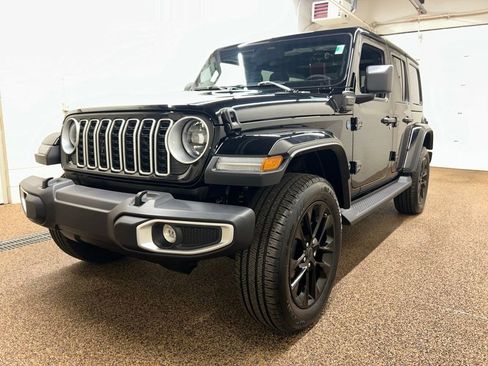 Used 2025 Jeep Wrangler Unlimited Sahara AWD/4WD image 26