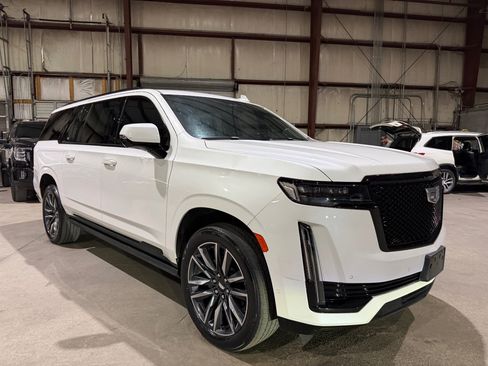 Used 2021 Cadillac Escalade ESV Sport w/ Driver Assist Tech Package AWD/4WD image 2