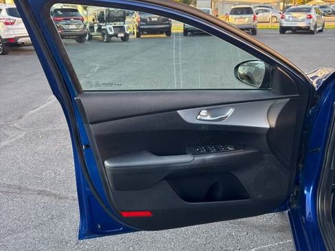 Used 2023 Kia Forte LXS w/ LXS Technology Package image 9