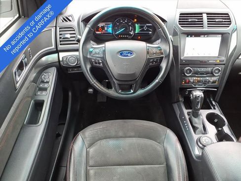 Used 2018 Ford Explorer XLT w/ XLT Appearance Package image 14