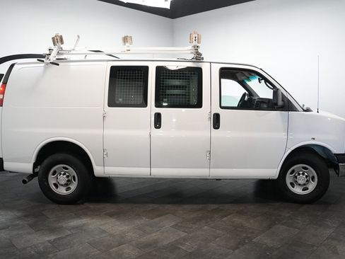 Used 2014 Chevrolet Express 2500 RWD image 4