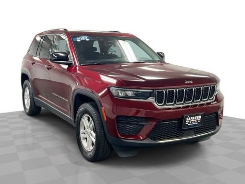 Used 2023 Jeep Grand Cherokee Laredo image 1