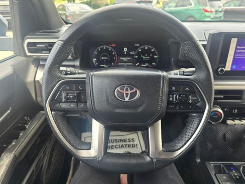 Used 2025 Toyota Tacoma TRD Off-Road AWD/4WD image 7
