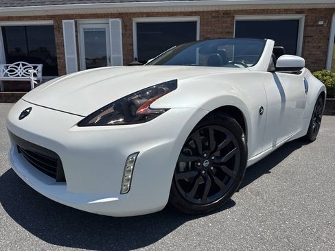 Used 2015 Nissan 370Z Touring RWD image 30