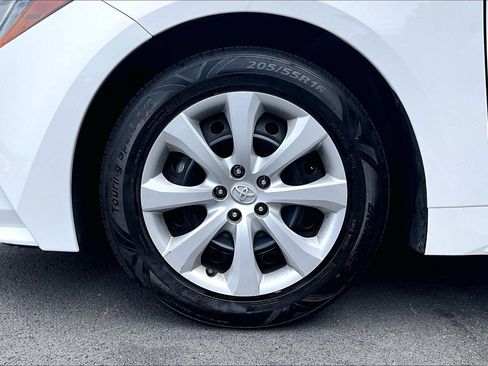 Used 2024 Toyota Corolla LE FWD image 9