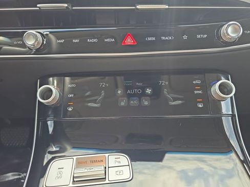 New 2026 Genesis GV70 2.5T AWD/4WD image 19