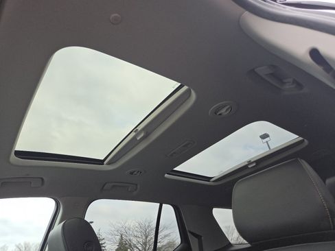 Used 2021 Chevrolet Traverse Premier w/ Redline Edition image 3