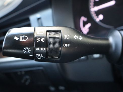 Used 2015 Lexus ES 350 w/ Luxury Package image 32