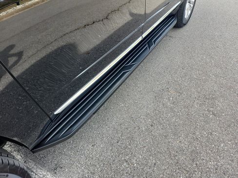 Certified 2024 GMC Yukon XL SLT w/ SLT Premium Package image 7