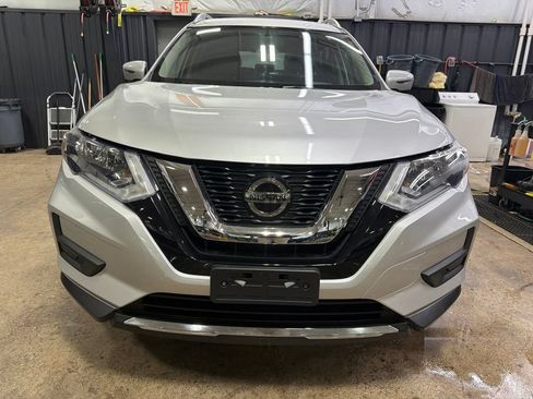 Used 2018 Nissan Rogue SV w/ Premium Package AWD/4WD image 2