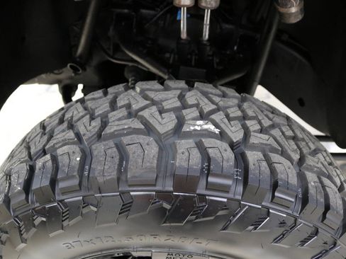 Used 2006 GMC Sierra 2500 SLT w/ Heavy-Duty Power Package image 18