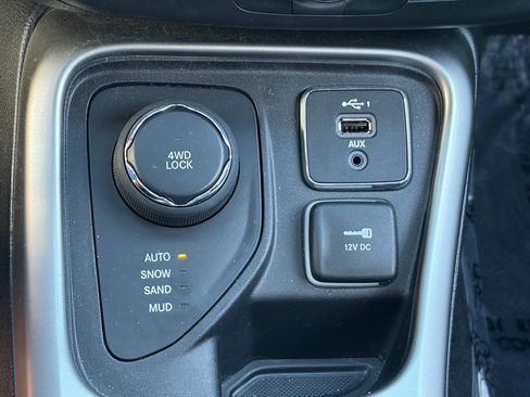Used 2021 Jeep Compass Latitude AWD/4WD image 28