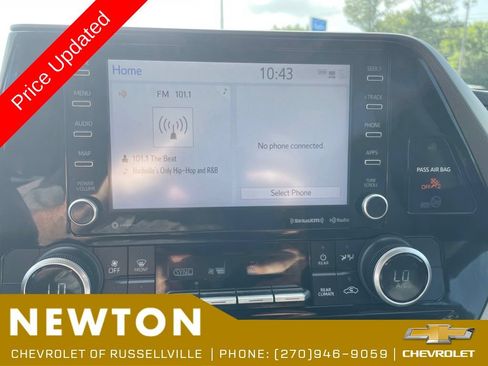 Used 2022 Toyota Highlander LE AWD/4WD image 10