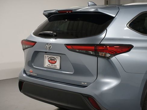 Used 2022 Toyota Highlander XLE image 9