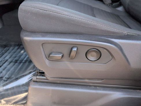 Used 2023 Chevrolet Silverado 1500 LT AWD/4WD image 13