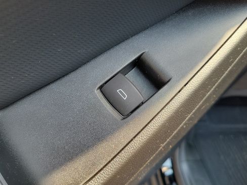 Used 2025 Chevrolet Equinox LT w/ Safety and Technology Package FWD image 14