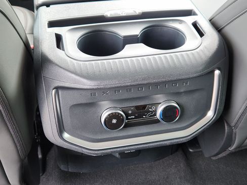 Certified 2025 Ford Expedition Active AWD/4WD image 32