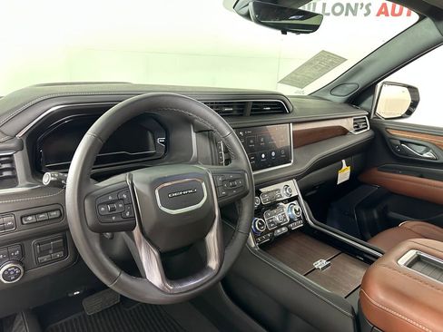 Used 2023 GMC Yukon Denali Ultimate image 16