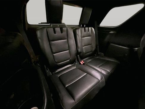 Used 2018 Ford Explorer XLT w/ Equipment Group 202A FWD image 27