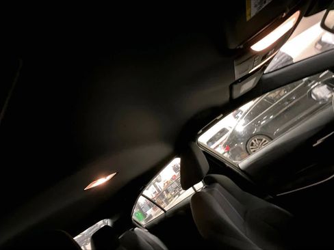 Used 2020 Toyota Corolla SE image 12