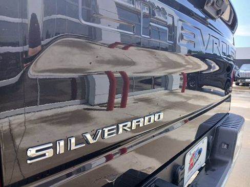 Certified 2022 Chevrolet Silverado 1500 LT AWD/4WD image 12