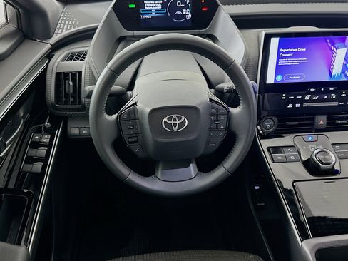 Used 2025 Toyota bZ4X FWD image 18