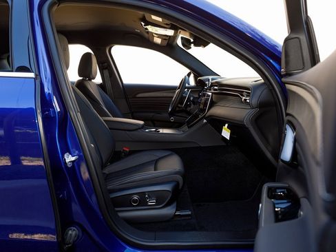 New 2025 Maserati Grecale GT image 37