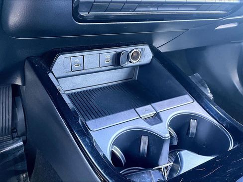 Certified 2025 Toyota Prius LE FWD image 33